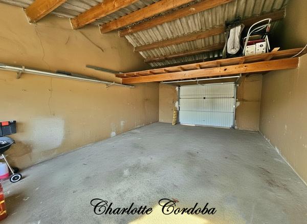 🏡 Maison de plain-pied 3 pièces rénovée avec jardin de 610 m² et double garage – Le calme à deux pas des commodités !