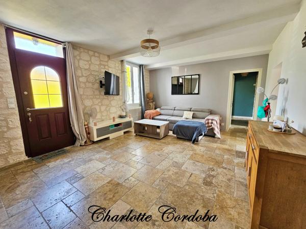 🏡 Maison de plain-pied 3 pièces rénovée avec jardin de 610 m² et double garage – Le calme à deux pas des commodités !