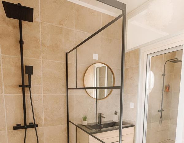 Le charme d’une maison de ville avec jardin et 2 garages