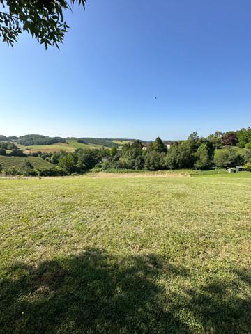 A VENDRE terrain constructible de 5031 m2 à Miramont d'Astarac