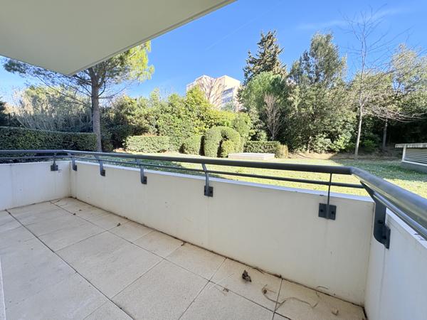 Marseille (13008) APPARTEMENT 3 PIECES EN REZ-DE-JARDIN 8EME VIELLE CHAPELLE