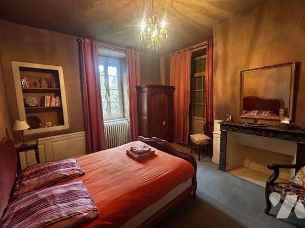 Immeuble de rapport - Plein c?ur de Pleaux (CANTAL)

Situé dans le bourg de Pleaux, découvrez...