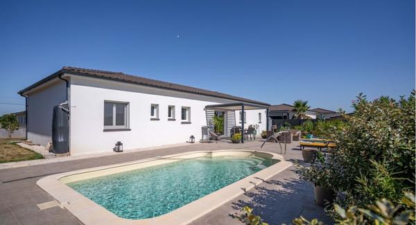 Villeneuve-sur-Lot maison contemporaine de 115 m² avec piscine sur un terrain de 800 m². Venez découvrir cette villa contemporaine construite en 2023, offrant confort, modernité et excellente performance énergétique (DPE A/A). Elle se compose d'une lumi , Villeneuve sur lot