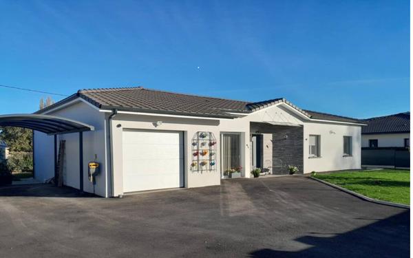 Villeneuve-sur-Lot maison contemporaine de 115 m² avec piscine sur un terrain de 800 m². Venez découvrir cette villa contemporaine construite en 2023, offrant confort, modernité et excellente performance énergétique (DPE A/A). Elle se compose d'une lumi , Villeneuve sur lot