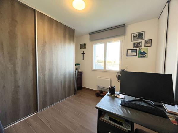 Villeneuve-sur-Lot maison contemporaine de 115 m² avec piscine sur un terrain de 800 m². Venez découvrir cette villa contemporaine construite en 2023, offrant confort, modernité et excellente performance énergétique (DPE A/A). Elle se compose d'une lumi , Villeneuve sur lot