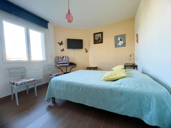 Villeneuve-sur-Lot maison contemporaine de 115 m² avec piscine sur un terrain de 800 m². Venez découvrir cette villa contemporaine construite en 2023, offrant confort, modernité et excellente performance énergétique (DPE A/A). Elle se compose d'une lumi , Villeneuve sur lot
