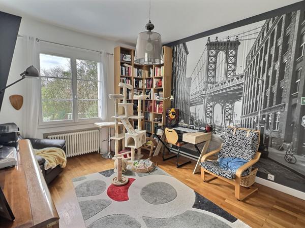 Dans un quartier privilégié de Villeneuve-sur-Lot, à quelques minutes à pied du centre-ville, venez découvrir cette charmante maison aux prestations de qualité, d'une surface habitable de 171,15 m² sur un terrain de plus de 700 m² situé en bordure du Lot. , Villeneuve sur lot