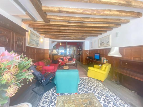 EN EXCLUSIVITE ! Maison de ville de caractère, 248m², 6 chambres, avec cour 153 500 €