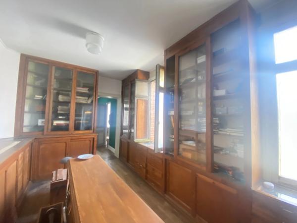 EN EXCLUSIVITE ! Maison de ville de caractère, 248m², 6 chambres, avec cour 153 500 €