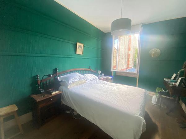 EN EXCLUSIVITE ! Maison de ville de caractère, 248m², 6 chambres, avec cour 153 500 €