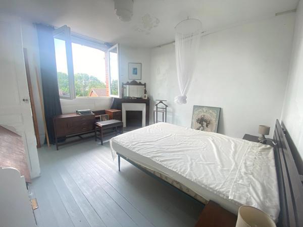 EN EXCLUSIVITE ! Maison de ville de caractère, 248m², 6 chambres, avec cour 153 500 €