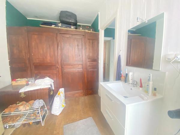 EN EXCLUSIVITE ! Maison de ville de caractère, 248m², 6 chambres, avec cour 153 500 €