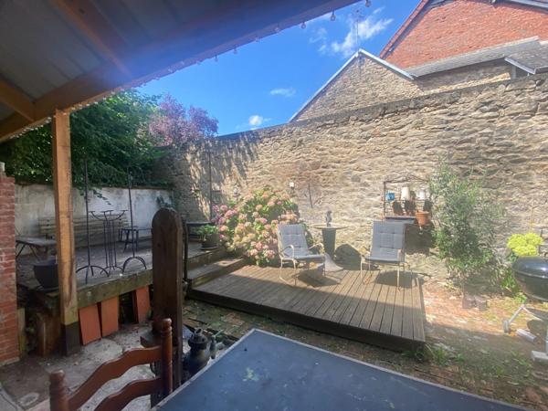 EN EXCLUSIVITE ! Maison de ville de caractère, 248m², 6 chambres, avec cour 153 500 €