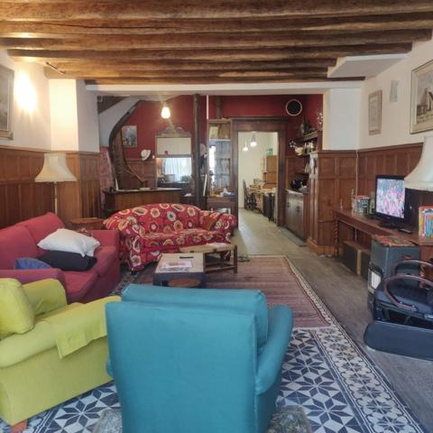 EN EXCLUSIVITE ! Maison de ville de caractère, 248m², 6 chambres, avec cour 153 500 €