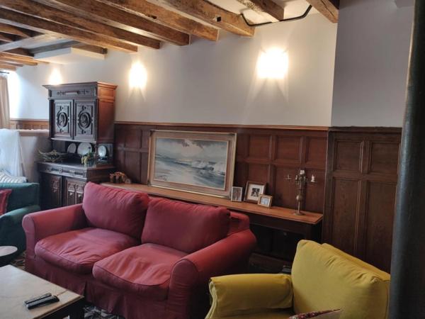 EN EXCLUSIVITE ! Maison de ville de caractère, 248m², 6 chambres, avec cour 153 500 €