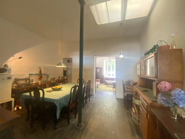 EN EXCLUSIVITE ! Maison de ville de caractère, 248m², 6 chambres, avec cour 153 500 €