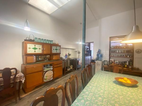 EN EXCLUSIVITE ! Maison de ville de caractère, 248m², 6 chambres, avec cour 153 500 €