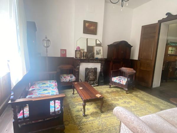 EN EXCLUSIVITE ! Maison de ville de caractère, 248m², 6 chambres, avec cour 153 500 €