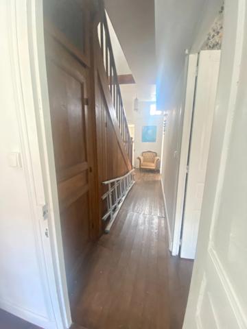 EN EXCLUSIVITE ! Maison de ville de caractère, 248m², 6 chambres, avec cour 153 500 €