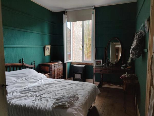 EN EXCLUSIVITE ! Maison de ville de caractère, 248m², 6 chambres, avec cour 153 500 €