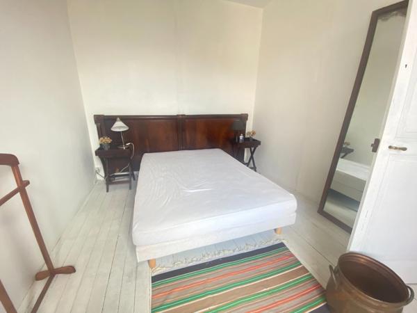 EN EXCLUSIVITE ! Maison de ville de caractère, 248m², 6 chambres, avec cour 153 500 €