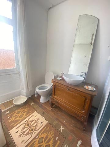 EN EXCLUSIVITE ! Maison de ville de caractère, 248m², 6 chambres, avec cour 153 500 €