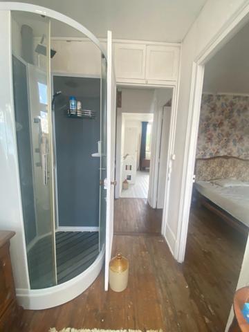 EN EXCLUSIVITE ! Maison de ville de caractère, 248m², 6 chambres, avec cour 153 500 €