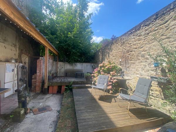 EN EXCLUSIVITE ! Maison de ville de caractère, 248m², 6 chambres, avec cour 153 500 €