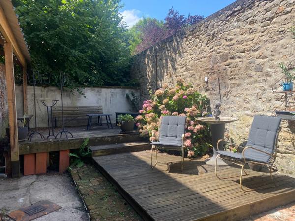 EN EXCLUSIVITE ! Maison de ville de caractère, 248m², 6 chambres, avec cour 153 500 €