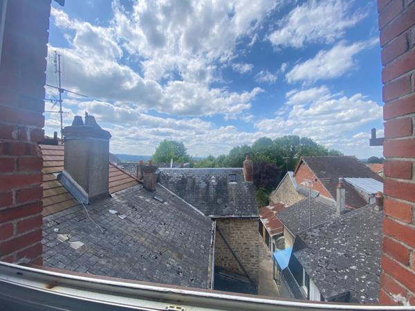 EN EXCLUSIVITE ! Maison de ville de caractère, 248m², 6 chambres, avec cour 153 500 €