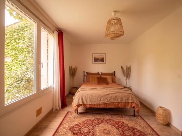 F2 avec cour privative et chambre au calme – Kerfautras