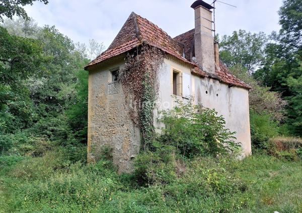Chartreuse avec longère et moulin sur un terrain de 24086m²
