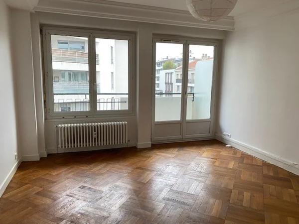 APPARTEMENT T2 A LOUER - VILLEURBANNE Gratte-Ciel-Est 59.13 m 2 940 € charges comprises par mois