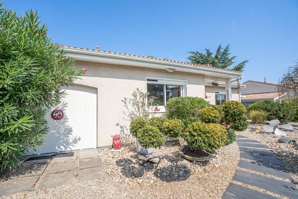 Maison Charmante maison de plain pied - 4 chambres - Corbiac 117 m²