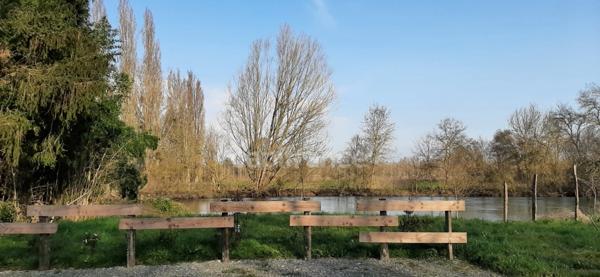 Dpt Sarthe (72), à vendre LA CHARTRE SUR LE LOIR terrain 817 m² bord de Loir (20m) avec compteur EDF