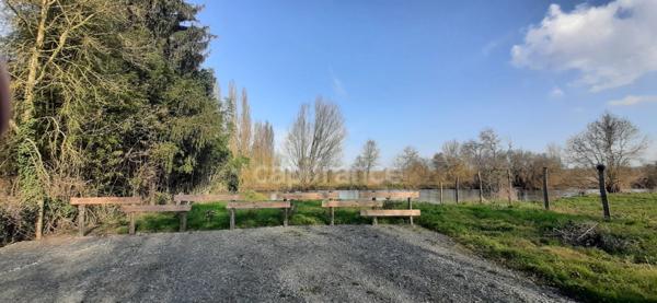 Dpt Sarthe (72), à vendre LA CHARTRE SUR LE LOIR terrain 817 m² bord de Loir (20m) avec compteur EDF