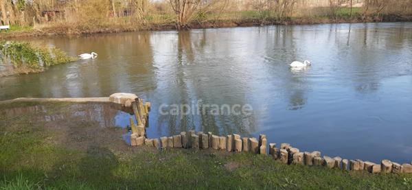 Dpt Sarthe (72), à vendre LA CHARTRE SUR LE LOIR terrain 817 m² bord de Loir (20m) avec compteur EDF