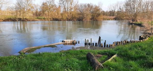 Dpt Sarthe (72), à vendre LA CHARTRE SUR LE LOIR terrain 817 m² bord de Loir (20m) avec compteur EDF