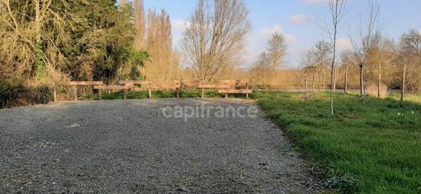 Dpt Sarthe (72), à vendre LA CHARTRE SUR LE LOIR terrain 817 m² bord de Loir (20m) avec compteur EDF