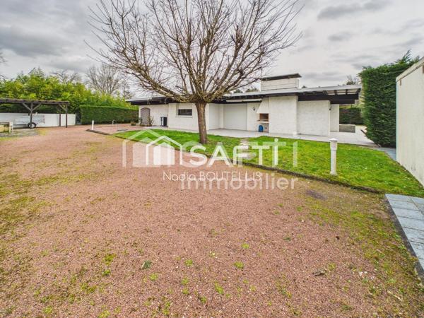 Maison d'architecte plain-pied 152 m² - Parcelle 1551 m² - Piscine chauffée - sans vis-à-vis.