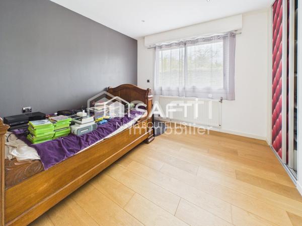 Maison d'architecte plain-pied 152 m² - Parcelle 1551 m² - Piscine chauffée - sans vis-à-vis.