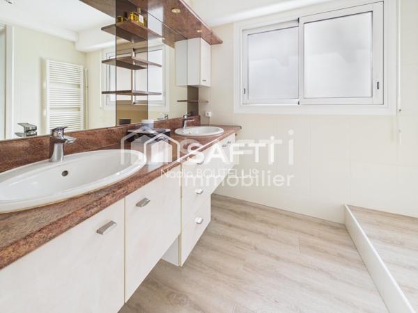 Maison d'architecte plain-pied 152 m² - Parcelle 1551 m² - Piscine chauffée - sans vis-à-vis.