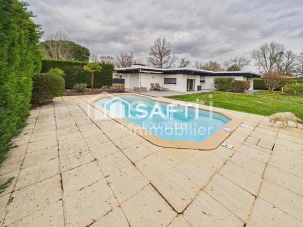 Maison d'architecte plain-pied 152 m² - Parcelle 1551 m² - Piscine chauffée - sans vis-à-vis.
