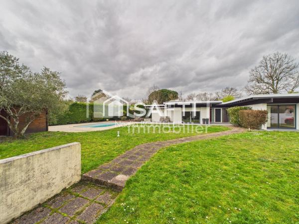 Maison d'architecte plain-pied 152 m² - Parcelle 1551 m² - Piscine chauffée - sans vis-à-vis.
