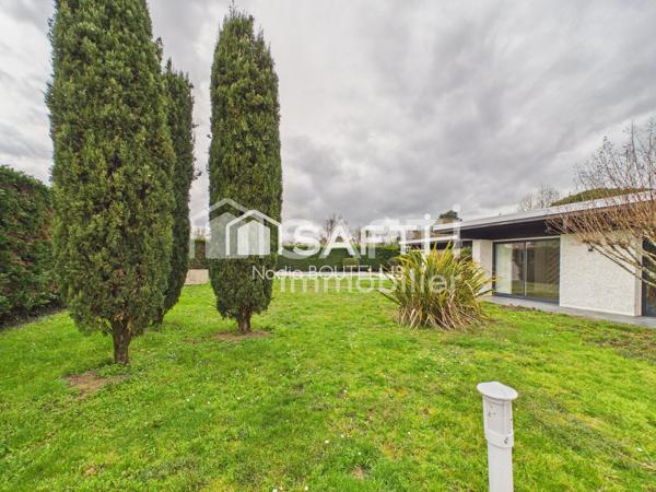 Maison d'architecte plain-pied 152 m² - Parcelle 1551 m² - Piscine chauffée - sans vis-à-vis.