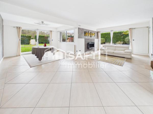 Maison d'architecte plain-pied 152 m² - Parcelle 1551 m² - Piscine chauffée - sans vis-à-vis.