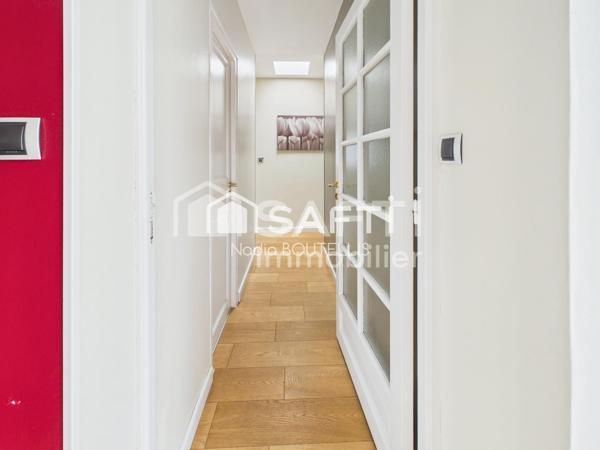 Maison d'architecte plain-pied 152 m² - Parcelle 1551 m² - Piscine chauffée - sans vis-à-vis.