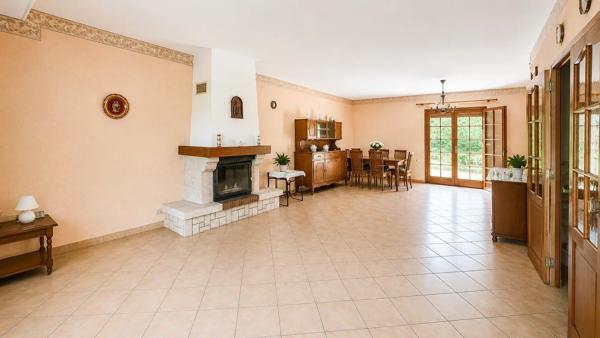 Vente                                                      Maison de village
                        
                     5 pièces                      133 m2                     à Aubigny-sur-Nère
