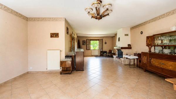 Vente                                                      Maison de village
                        
                     5 pièces                      133 m2                     à Aubigny-sur-Nère