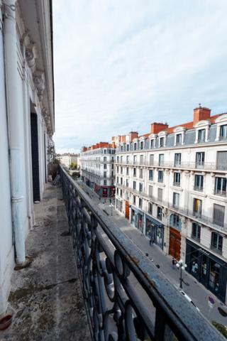 Appartement à vendre - Lyon  67,56 m² Balcon Étage élevé